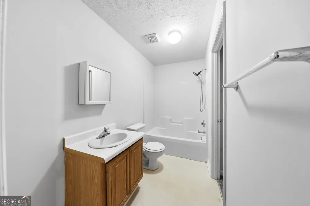 208 Foxdale CT LaGrange, GA 30240