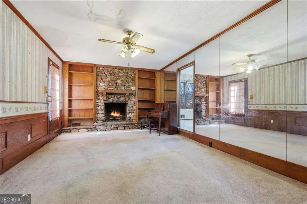 1091 Cole DR SW Lilburn, GA 30047