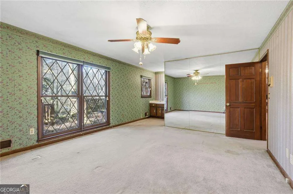 1091 Cole DR SW Lilburn, GA 30047