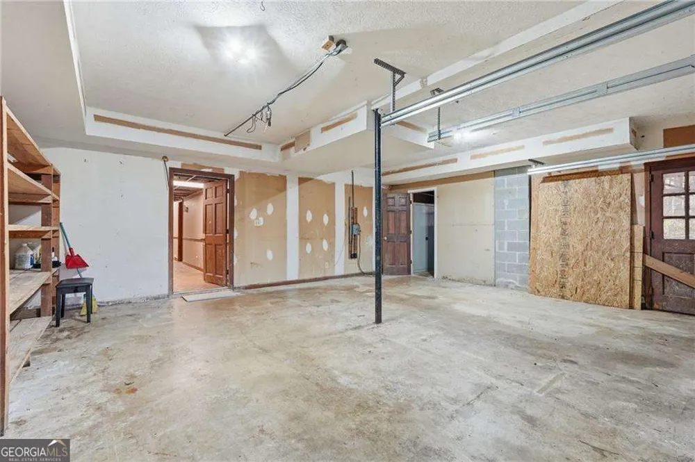 1091 Cole DR SW Lilburn, GA 30047