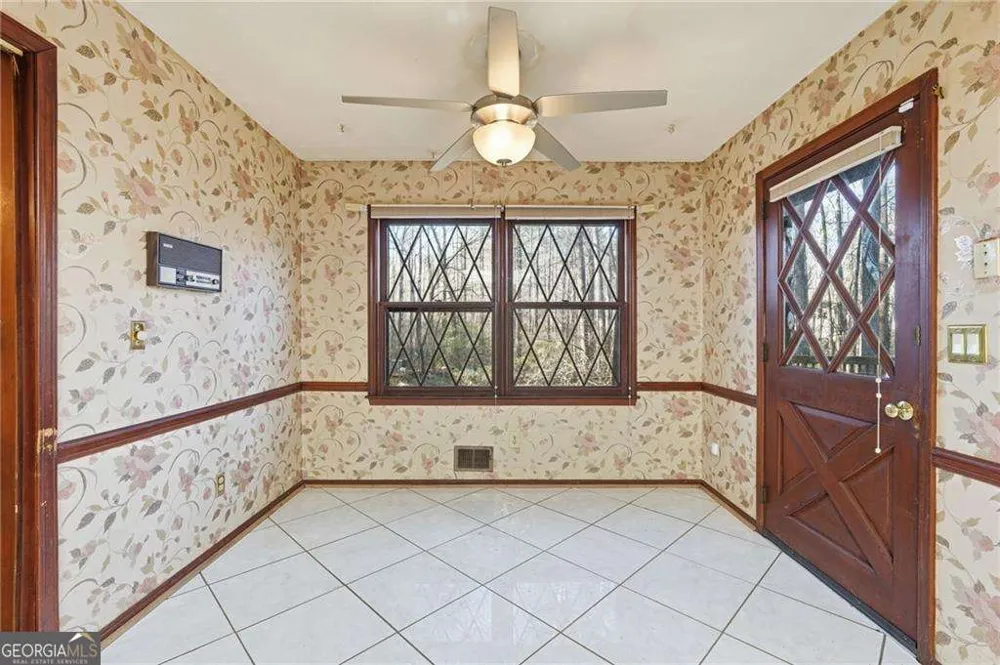 1091 Cole DR SW Lilburn, GA 30047