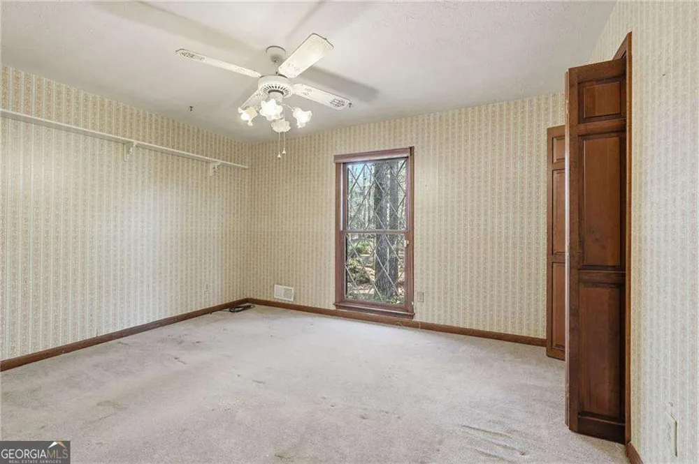 1091 Cole DR SW Lilburn, GA 30047