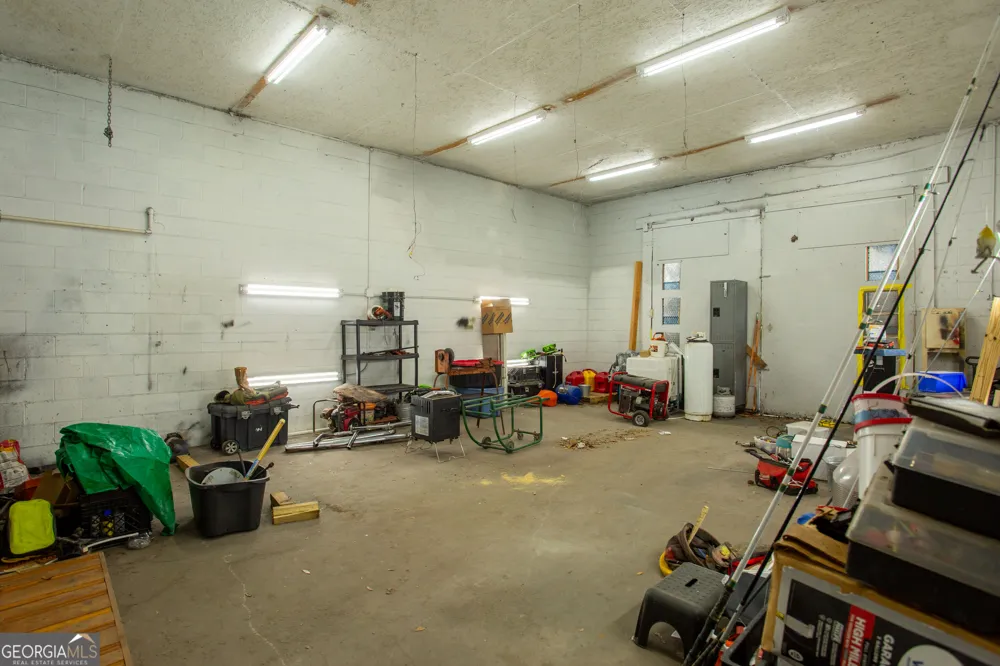 1526 Rayonier RD Jesup, GA 31545