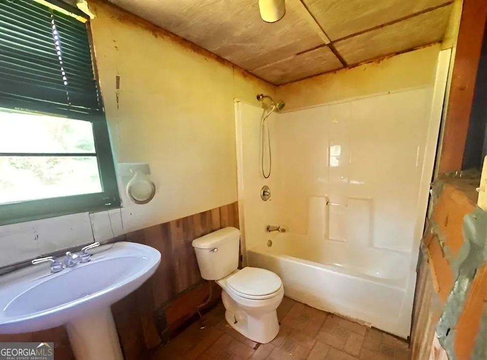 54 Bleachery ST Griffin, GA 30223