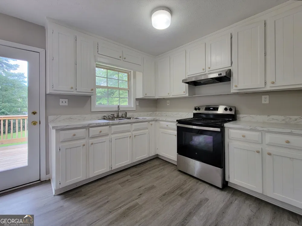858 Pine Shadow LN Winder, GA 30680
