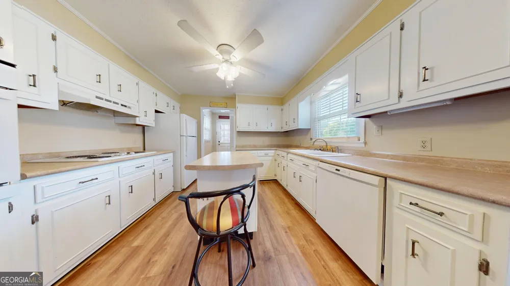 122 Wanda LN Swainsboro, GA 30401