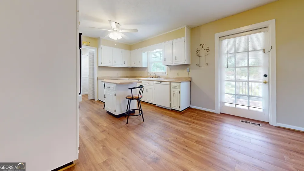 122 Wanda LN Swainsboro, GA 30401