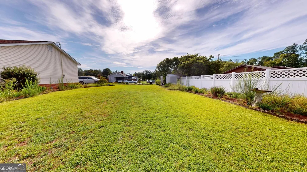 122 Wanda LN Swainsboro, GA 30401