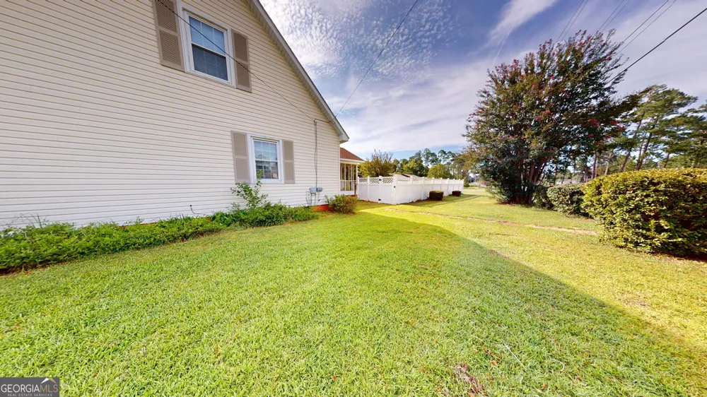 122 Wanda LN Swainsboro, GA 30401