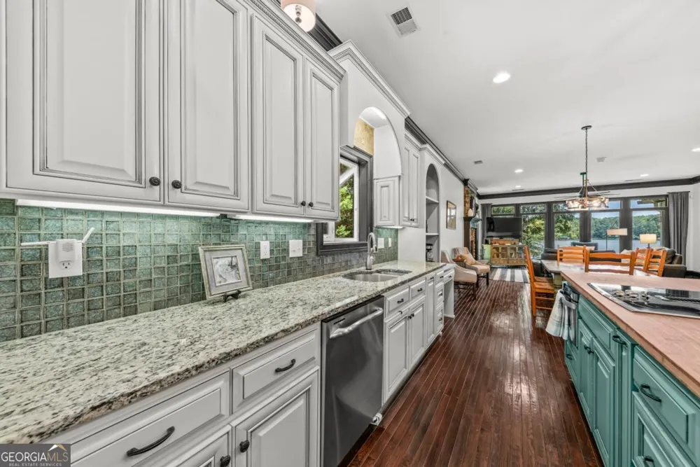 364 S Steel Bridge RD Eatonton, GA 31024
