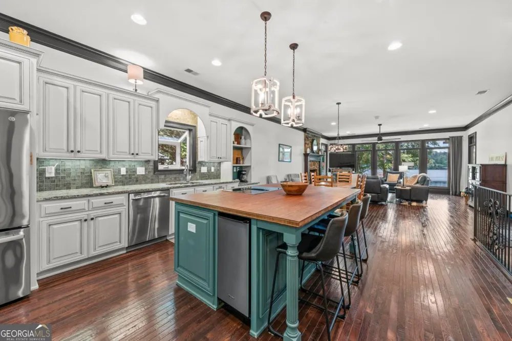 364 S Steel Bridge RD Eatonton, GA 31024