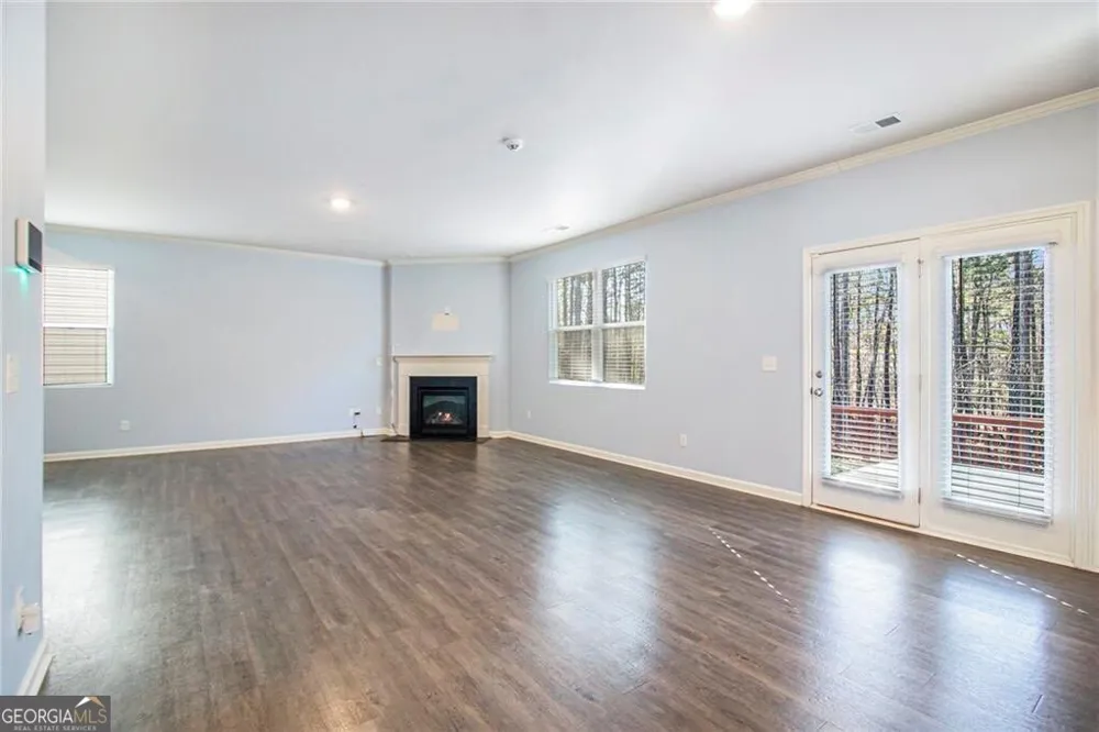 1083 Shadow Glen DR Fairburn, GA 30213