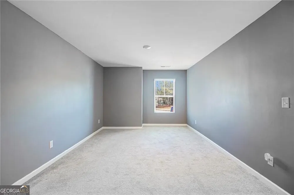 1083 Shadow Glen DR Fairburn, GA 30213
