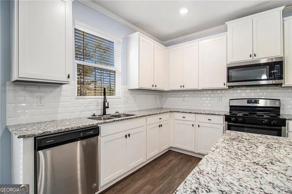 1083 Shadow Glen DR Fairburn, GA 30213