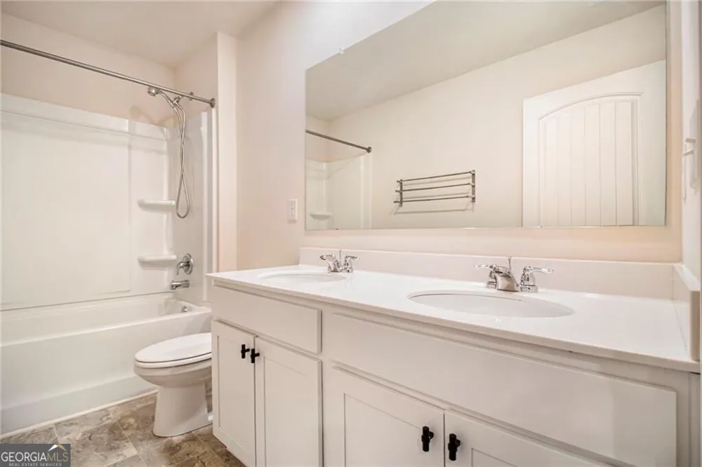 1083 Shadow Glen DR Fairburn, GA 30213