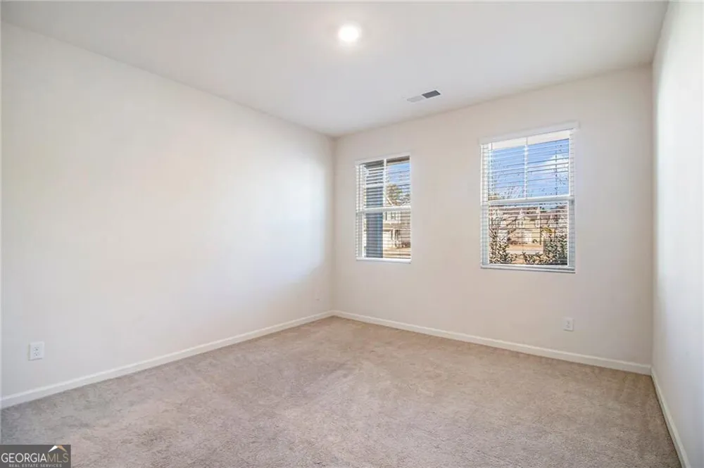 1083 Shadow Glen DR Fairburn, GA 30213