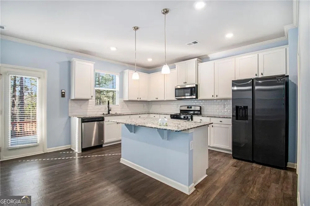 1083 Shadow Glen DR Fairburn, GA 30213