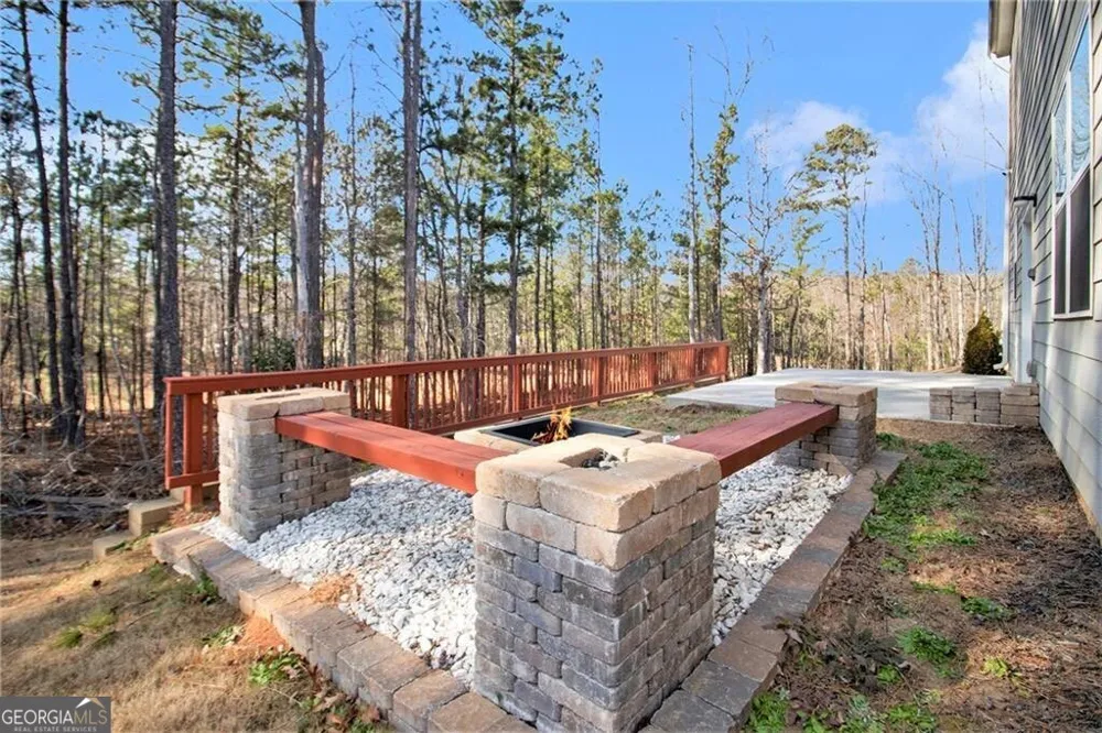 1083 Shadow Glen DR Fairburn, GA 30213