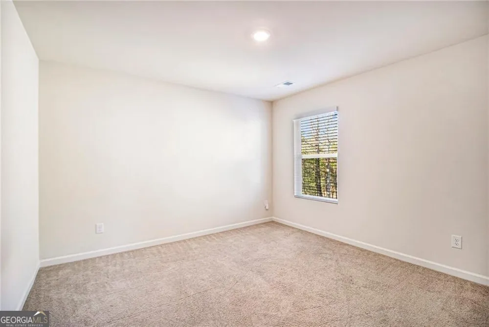 1083 Shadow Glen DR Fairburn, GA 30213