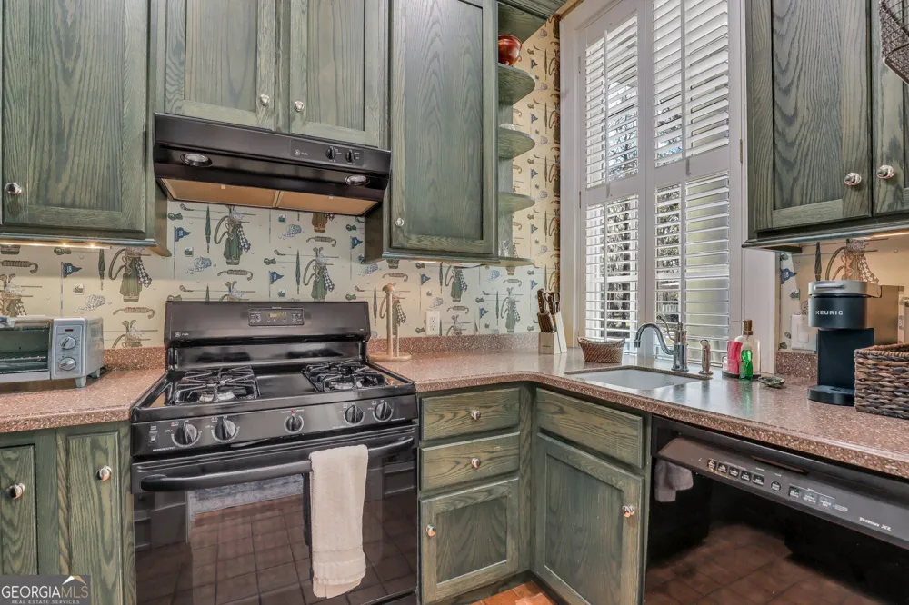 192 Myrtle Grove LN Richmond Hill, GA 31324