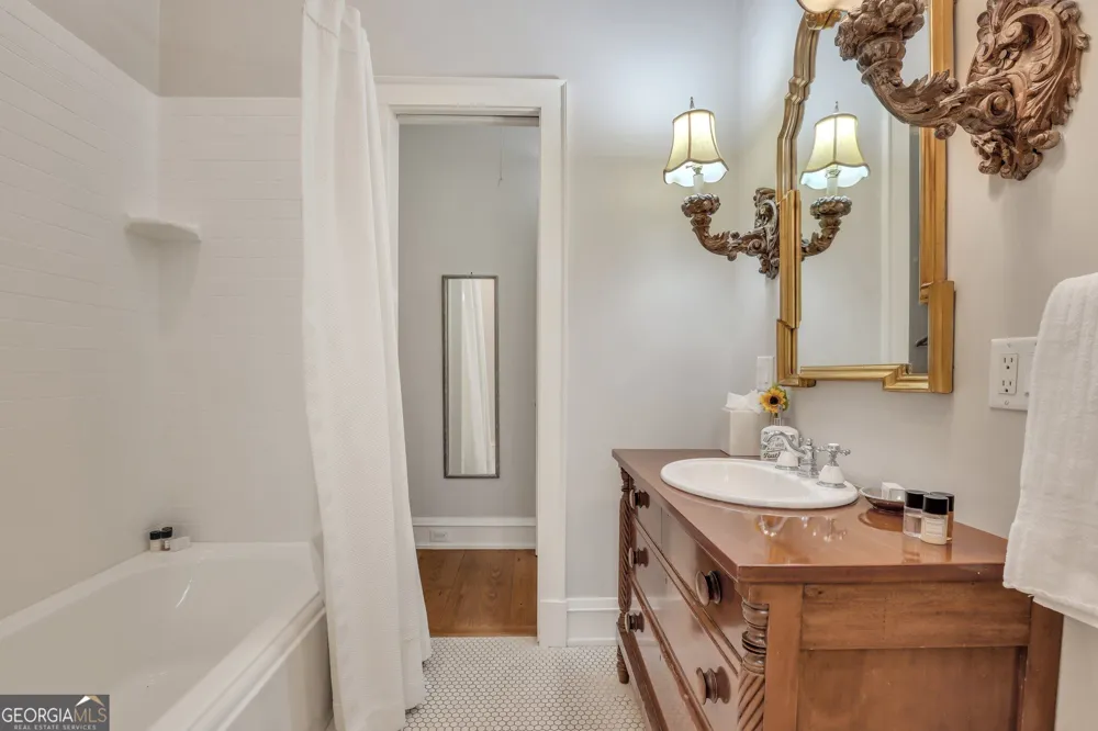 192 Myrtle Grove LN Richmond Hill, GA 31324
