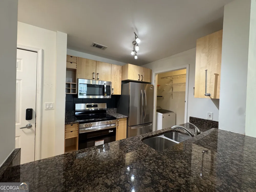 1074 Peachtree WALK NE Atlanta, GA 30309