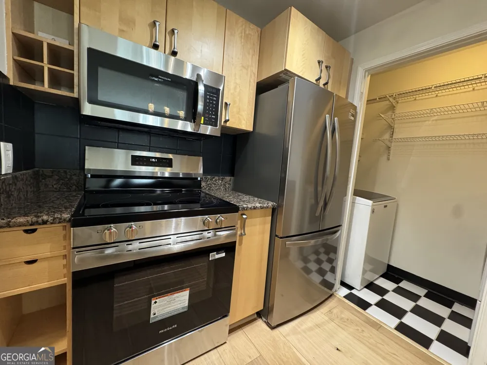 1074 Peachtree WALK NE Atlanta, GA 30309