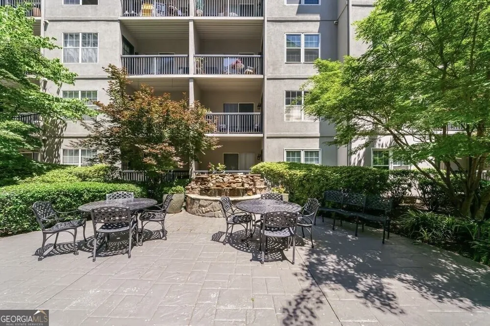 1074 Peachtree WALK NE Atlanta, GA 30309