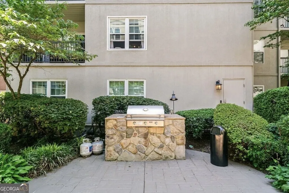 1074 Peachtree WALK NE Atlanta, GA 30309