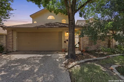 28 COURTSIDE CIR
