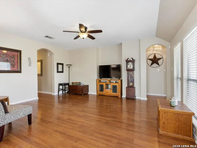 560 GINSBERG DR Schertz, TX 78154