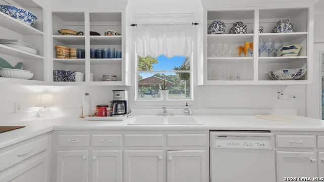 210 ADMIRAL BENBOW LN McQueeney, TX 78123
