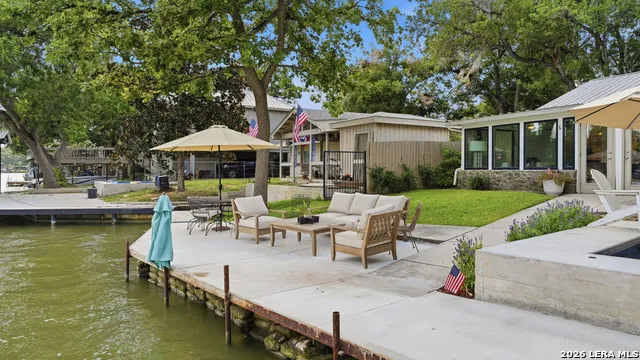 210 ADMIRAL BENBOW LN McQueeney, TX 78123