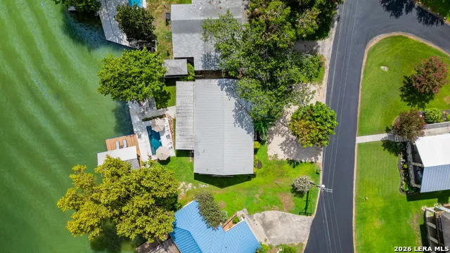 210 ADMIRAL BENBOW LN McQueeney, TX 78123