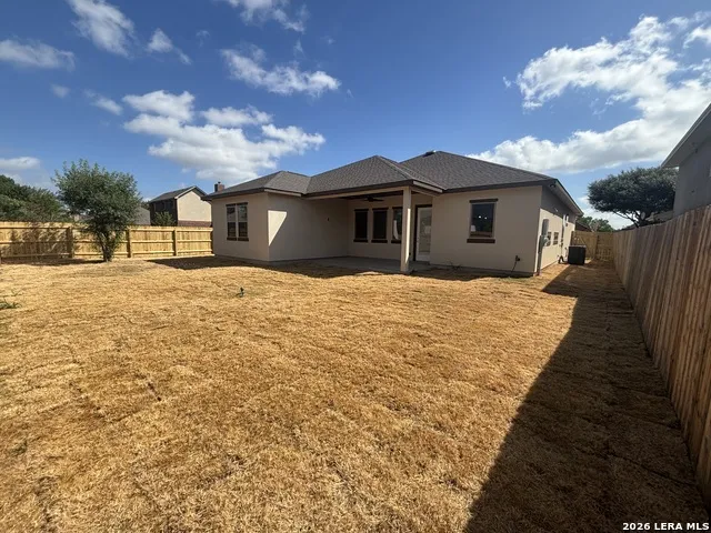 15623 Fair Ln Selma, TX 78154
