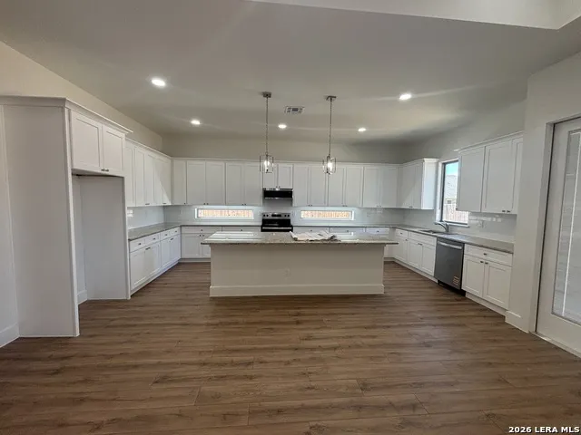 15623 Fair Ln Selma, TX 78154