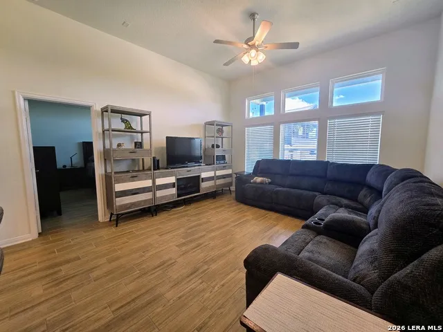 5902 FANNIN PT Schertz, TX 78108