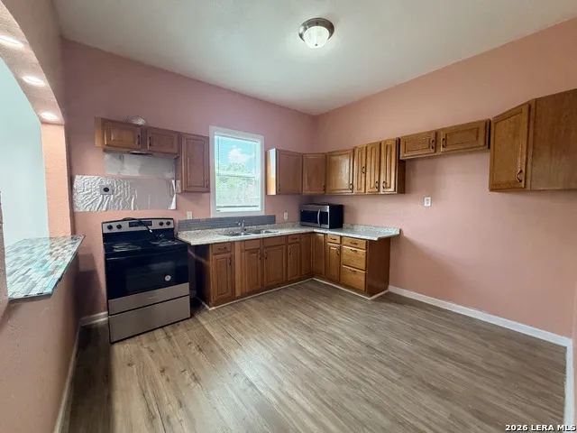 1314 HARRY ST Victoria, TX 77901