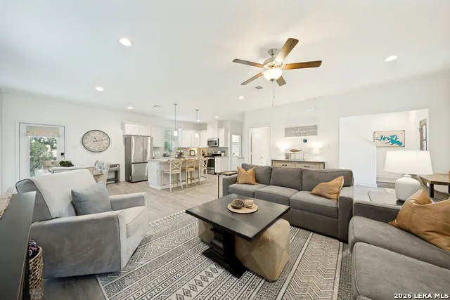 2619 Candlelight Dr Canyon Lake, TX 78133