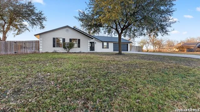 300 RIDGE CREST DR Seguin, TX 78155