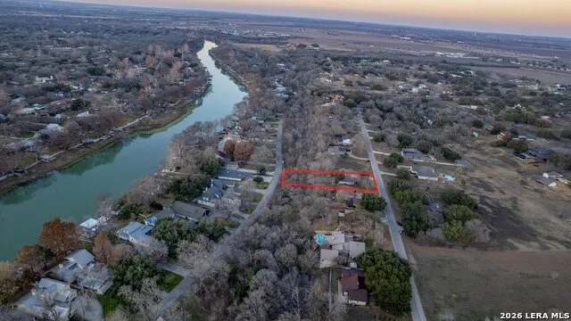 300 RIDGE CREST DR Seguin, TX 78155