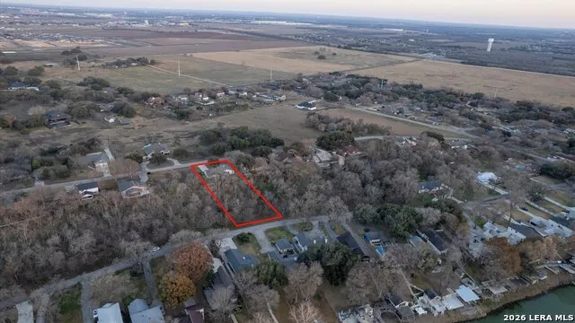 300 RIDGE CREST DR Seguin, TX 78155
