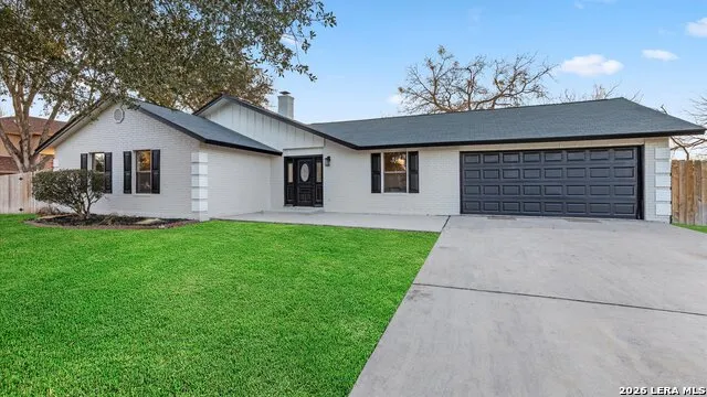 300 RIDGE CREST DR Seguin, TX 78155