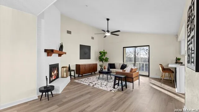 300 RIDGE CREST DR Seguin, TX 78155