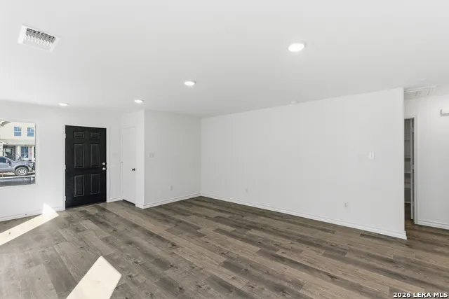 1242 LOS MOCHIS AVENUE Converse, TX 78109