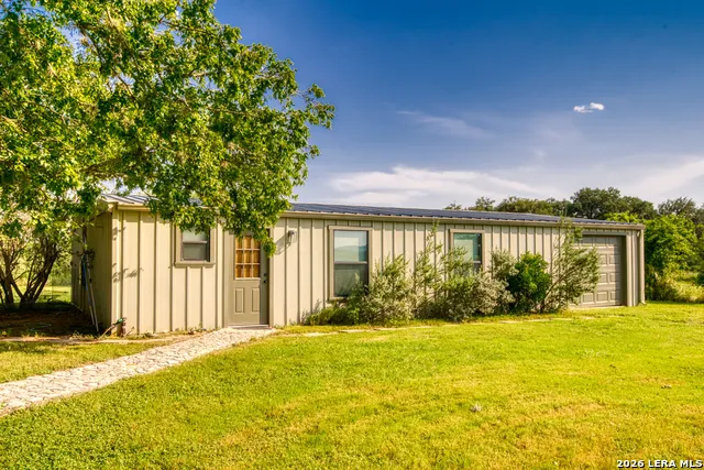 166 CYPRESS FALLS RD Utopia, TX 78884