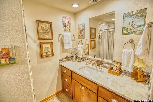166 CYPRESS FALLS RD Utopia, TX 78884