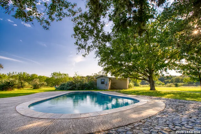 166 CYPRESS FALLS RD Utopia, TX 78884