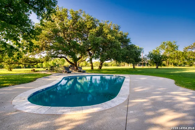 166 CYPRESS FALLS RD Utopia, TX 78884