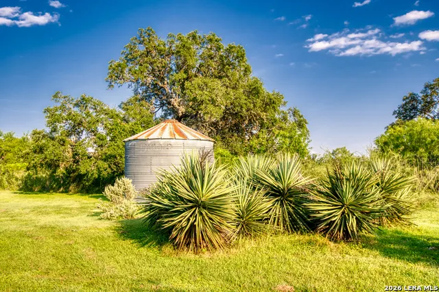 166 CYPRESS FALLS RD Utopia, TX 78884